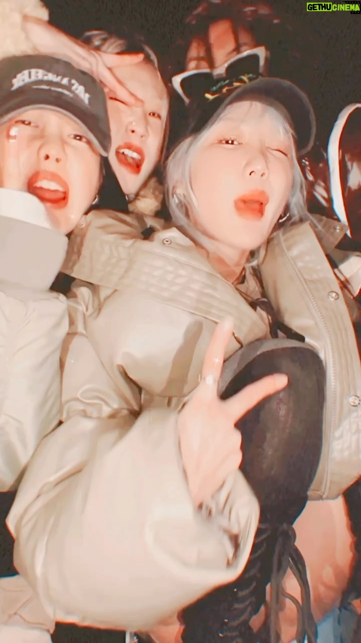 ZSun - 2.6K Likes - 후끈하게 한겨울에 야외 Cyper 때림 😎🔥♨️
@cocanbutter_official