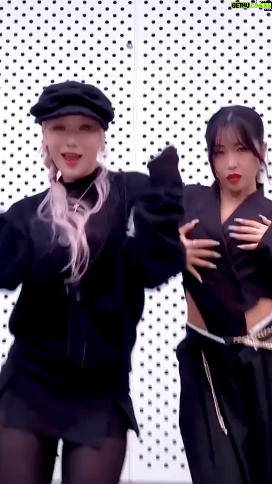 ZSun - 2.8K Likes - 𝕋𝕨𝕚𝕟👯♀️🌹
가을여인st 감기조심하세요😷🤍
@zsunbless
