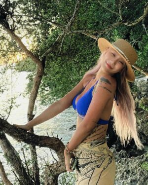 ZSun Instagram - Relax on my mind🧃🍀