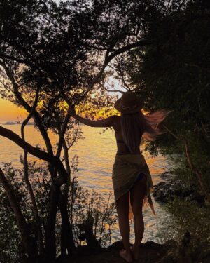 ZSun Instagram - Relax on my mind🧃🍀