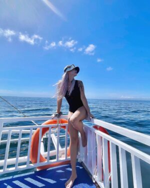 ZSun Instagram - 🧜‍♀️💘🌊 #Happiness 
행복 그 자체. 즐겨. 꺄륵.