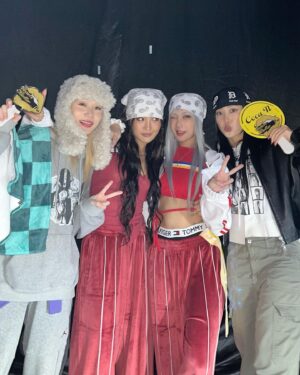 ZSun Instagram - 엊그제가 콘서트했을때 같은데 벌써 시간이 흐르고 거진 2년만에 감사하게도 스우파2 콘서트에 깜!짝! 
게스트로 참여하게 되었어요😽🎉 

덕분에 너무너무 좋은 시간 감회가 새로운 시간 보냈어요 
응원까지 와준 울 동생들 같이 준비하느라 고생한 혜인이👨‍👩‍👧‍👧
무대 같이해주신 할로언니,초콜언니 스우파2관계자분들 다들 감사드립니다💛 #다치지마시고화이팅이예요 

Ps. 앙버터들앙..비밀이라서 말 못해써 힝 쏴리🙄💛