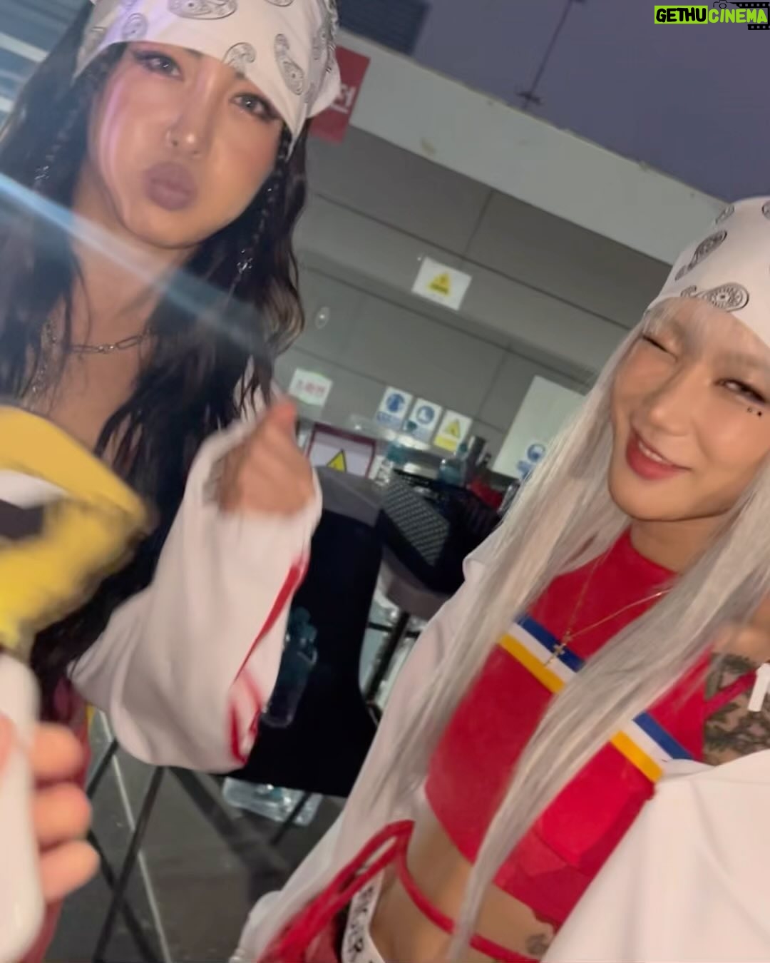 ZSun - 3.9K Likes - 엊그제가 콘서트했을때 같은데 벌써 시간이 흐르고 거진 2년만에 감사하게도 스우파2 콘서트에 깜!짝!
게스트로 참여하게 되었어요😽🎉
덕분에 너무너무 좋은 시간 감회가 새로운 시간 보냈어요
응원까지 와준 울 동생들 같이 준비하느라 고생한 혜인이👨👩👧👧
무대 같이해주신 할로언니,초콜언니 스우파2관계자분들 다들 감사드립니다💛 #다치지마시고화이팅이예요
Ps. 앙버터들앙..비밀이라서 말 못해써 힝 쏴리🙄💛
