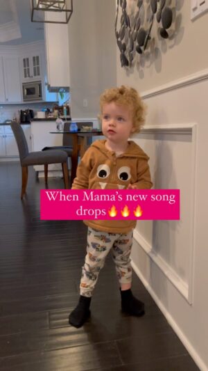 ZZ Ward Instagram - My new song just came out so we’re eating breakfast and watching Cocomelon to celebrate! Hope you guys dig Baby Don’t, shout out to the legend @dijahsb 🔥🔥🔥