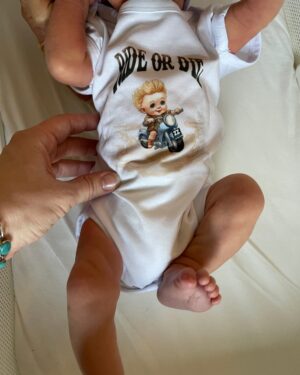ZZ Ward Instagram - Ezra’s little brother has arrived!! 
Welcome to the world…
Elizsah Stone Bogart
Born January 26, 2024 @ 12:50p
6 pounds 15 ounces, 19 inches
I am so humbled and amazed by Mother Nature and the intense but beautiful experience it is to bring a child into the world. Women are strong AF 🦁🦁🦁and I am so beyond proud to be a mama of two boys💙💙huge thanks to my collaborator @kiddbogart for being my rock through it all, may we raise these boys to grow up as incredible as you are! 🖤🖤🖤 #dirtyshinebaby #rideordie #aquariusboy