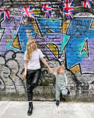 ZZ Ward Instagram - Exploring London with my little world traveler 🇬🇧🇬🇧🇬🇧