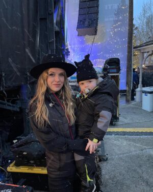 ZZ Ward Instagram - We had such a great time hitting the stage tonight at the Rendezvous Festival in @jacksonhole! Glad the snow held off until the moment I walked off stage😂😂😂 loved seeing my Dirty Shine fam out there in the crowd singing along with me!! Thank you to the festival for having us! Jackson Hole is a beautiful place and I’m so happy we were able to visit!! Special thanks to @drstrings for always getting me the best strings for my guitar!! GN from me and Ez #Dirtyshine