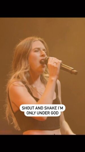 ZZ Ward Instagram - Giant Live from Denver!! 🤍🤍 link in bio.