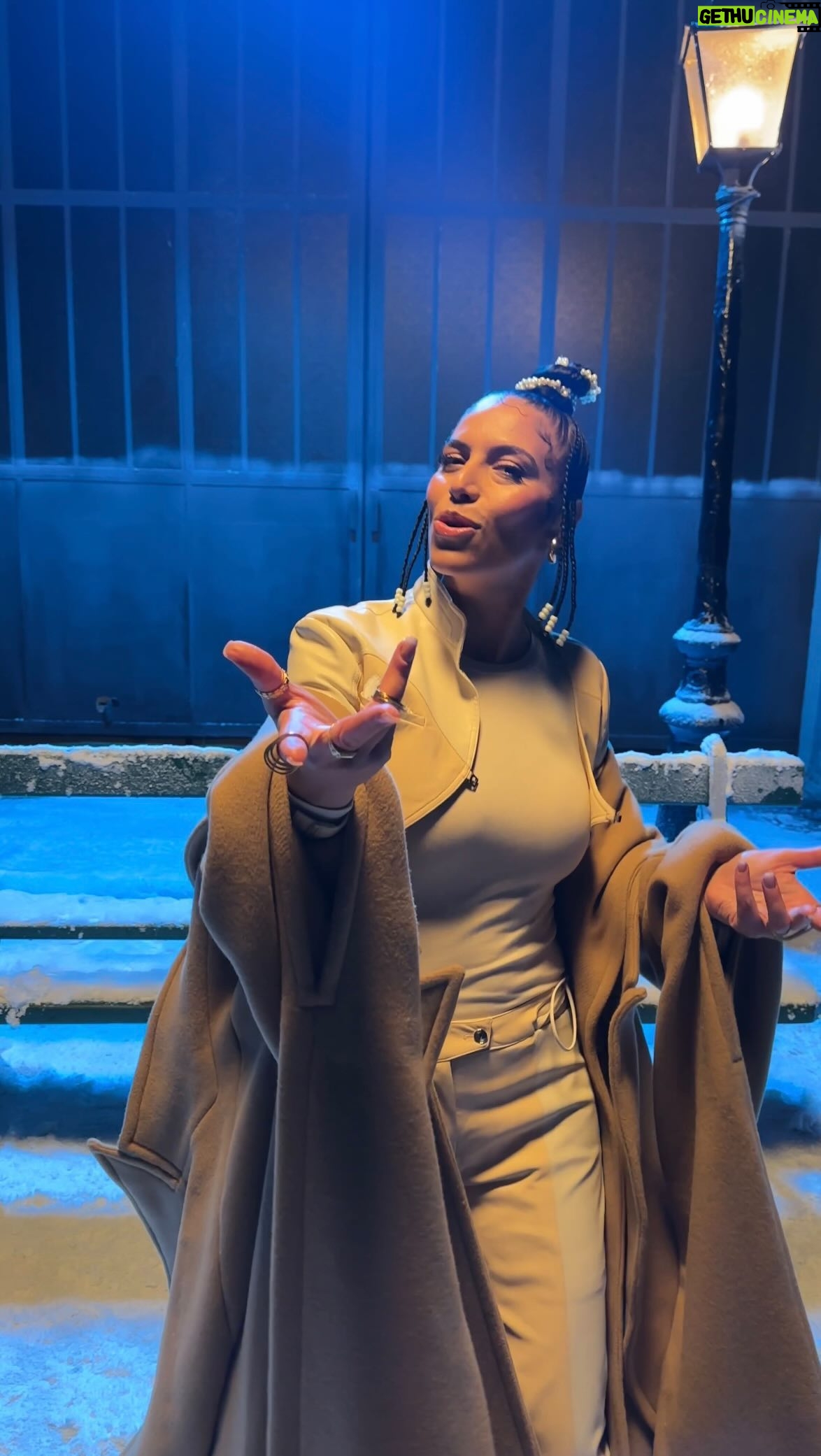 Zaho Instagram - T’ÉTAIS OÙ ? Le clip demain à 18h 🔥 @jungeli_ @vegedream @alonzofficiel #tetaisou