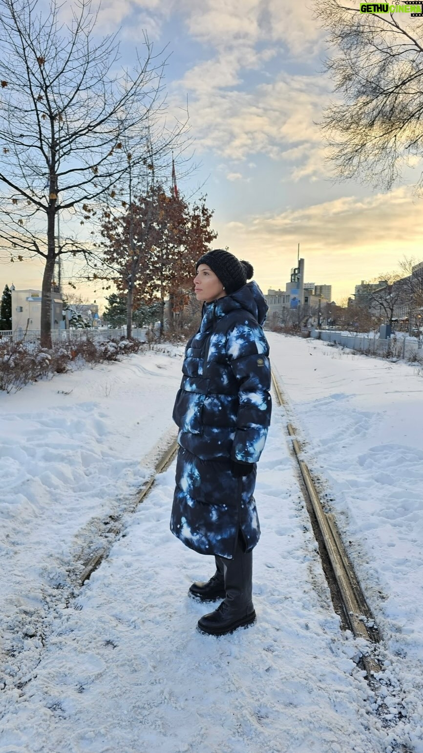 Zaho Instagram - T’étais où « quand j’étais sous la neige à chercher le soleil »… à Montreal 😅