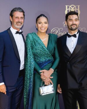 Zaho Instagram - Un dimanche soir sur la Côte d’Azur…
Gala de charité pour la @champseedfoundation @PatrickMouratoglou @mouratoglou_tennis_academy