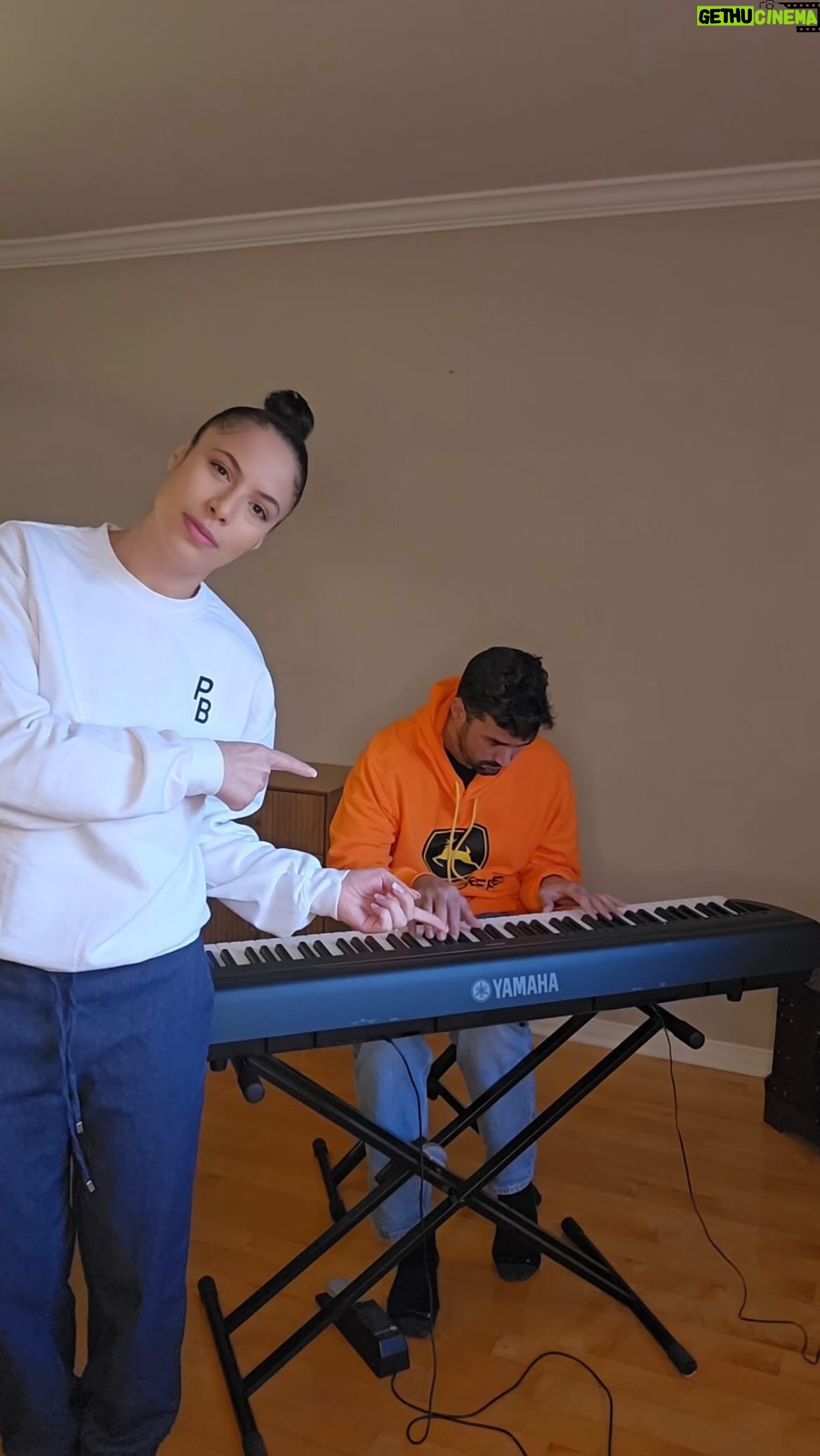 Zaho Instagram - Quand Dr Dre rencontre C’est Chelou 🔥 #Piano #pianoday #worldpianoday