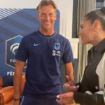 Zaho Instagram - Petite surprise à l’équipe de France féminine de foot. Que des bonnes vibes avant le Mondial. Bonne Coupe du Monde !!! #YoMama #FifaWWC