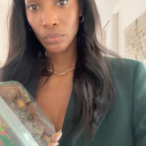 Zainab Johnson Instagram - #IYKYK I usually prefer pitted dates but these were on sale 

#ramazan #ramadanmubarak #ramadankareem #ramadan #dates #medjooldates