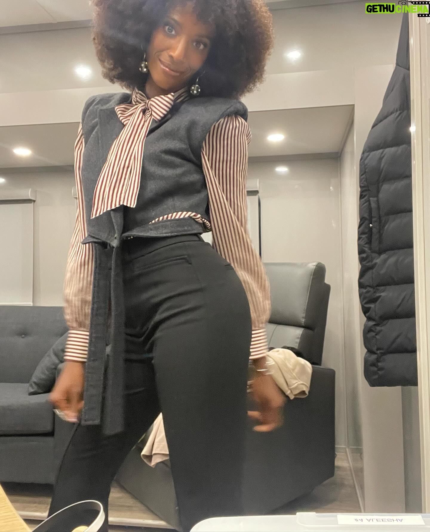 Zainab Johnson Instagram - Super happy to be able to tell you guys @uploadonprime Season 3 has been out for 3 weeks and tomorrow the final 2 episodes of the season will air so don’t miss it. Here’s some fun bts shenanigans 🤗