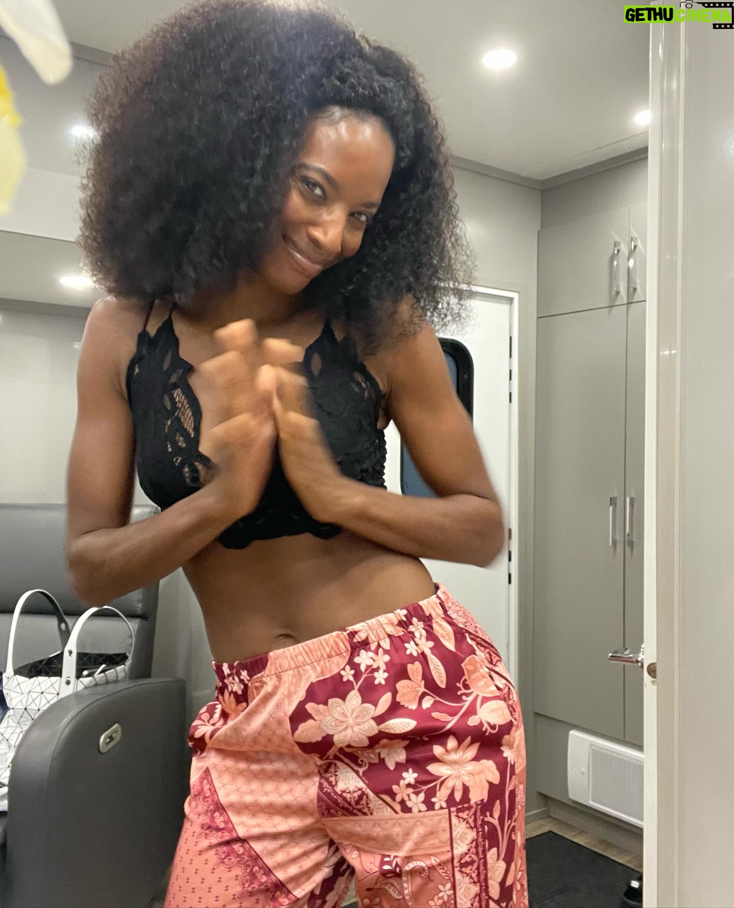 Zainab Johnson Instagram - Super happy to be able to tell you guys @uploadonprime Season 3 has been out for 3 weeks and tomorrow the final 2 episodes of the season will air so don’t miss it. Here’s some fun bts shenanigans 🤗