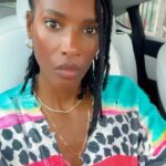Zainab Johnson Instagram – Help me end this #debate is it curb or curve???