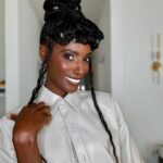 Zainab Johnson Instagram - The way Araxi and Shannon turned me into an African Goddess this morning for some more press for my special 🙌🏾🙌🏾🙌🏾 “HIJABS OFF” available NOW only on @primevideo 💇🏾‍♀️ styled by: @iamaraxilindsey 💄: @shannonpezzetta #hijabsoff #comedian #zainabjohnson #zainabjohnsonhijabsoff