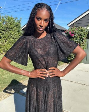 Zainab Johnson Instagram - Got to dress up for some @uploadonprime press today! All 3 seasons are available to binge NOW only on @primevideo 

Braids styled by: @iamaraxilindsey 
MUA: @makeupbyhendra 
👗: @reformation courtesy of @thealist.us 
Earrings : @sarahmulderjewelry 

And while you’re watching Prime Video make sure you check out my one hour comedy special ‘Hijabs Off’ streaming NOW