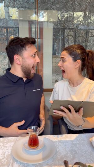 Zarina Qurbanova Instagram - Hansı restoranda hesab sizi şoka salıb? 😂 

@emlakci_az 🏠
#actress #teatro @zarina_qurbanova_ 💫
#actor #aktor #oyuncu #islammehreliyev 
#tiktok #islammehrali #tv #show #spacetv
#russia #ukraine #trend #azerbaijan