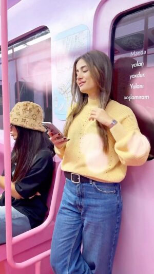 Zarina Qurbanova Instagram - Metroda bəzi sərnişinlərdə nəyi bəyənmirsiniz❓
😮👉 @selfielandbaku 👈😮
#actor #aktor #oyuncu #islammeheliyev
#actress @raksana_imir #raksanaimir 
#zarinagurbanova #komedy #drama 
#spacetv #xezertv #ramilnuriyev #tv