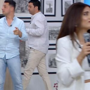 Zarina Qurbanova Instagram - Axşamınız xeyir🥹 Dünəndən bəri  aldığım dəstəyiniz sevginiz hörmətiniz sevinciniz tənqidiniz üçün sonsuuuuz təşəkkürlər🥹❤️
"Zarina müğənni kimi fəaliyyətinə başladı?!" sualına demək istərdim ki, incəsənətin bütün sahələrinə olan sevgim və əsas profesional şəkildə inkişaf etmək istəyim bir aktrisa kimi borcumdur😊 Gələcəkdə rəsm əsərlərimi rəqslərimi rejissor filmlərimi görsəz təəccüblənməyin sadəcə dəstək olun🥹🙏Bu  öz üzərimdə işləmək inkişaf etdirmək üçün atılan bir addımdır❤️😘
Bu arada üzərimdə çalışan böyük komandamın hər bir üzvünə təşəkkürlər😘 
Dəyərli izləyicilər tamaşaçılar sevənlər sevməyənlər hər şey üçün çoox sağolum sadəcə❤️❤️❤️🙏
Mua by @ilaydam_beauty 
#özüyıxılanağlamaz