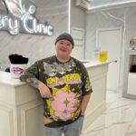 Zarina Golubtsova Instagram - Сегодня пришли в @emely.clinic за процедурой «Липолитики» Почему мы выбрали именно эту клинику? - Большой перечень услуг - Приятный и дружелюбный персонал - Получила награду за создание лучшего косметического бренда - Работают только с сертифицированными препаратами. Так что за красотой и качеством вам сюда! @emely.clinic ❤️