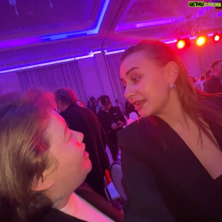 Zarina Golubtsova Instagram - Гала ужин на @muztv это было феерично 🦋