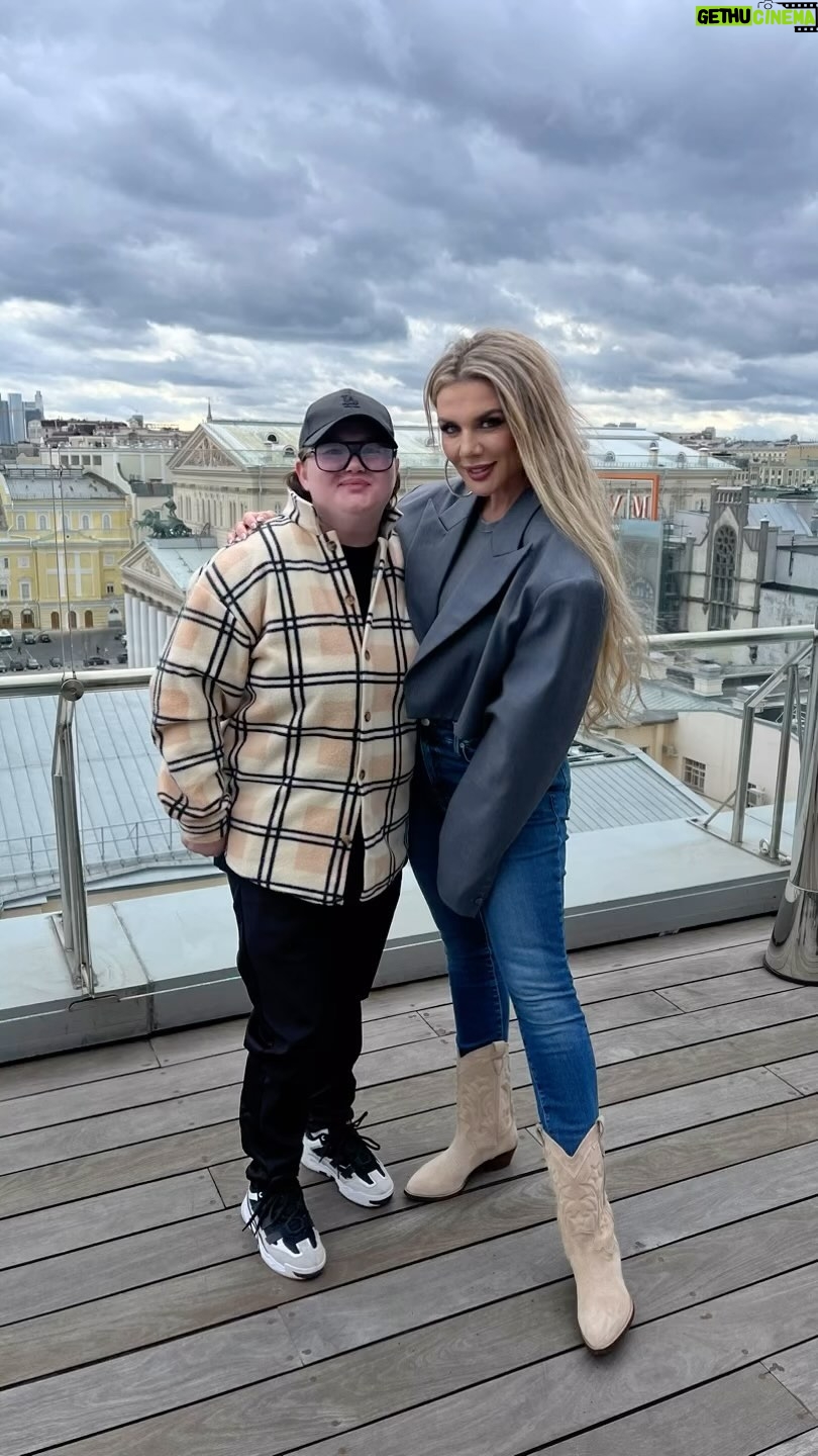 Zarina Golubtsova Instagram - Были на крутом релизе у Анны Седаковой 🫶🏼Душа 🌹Трек огонь❤️🫶🏼Твори и дари нам хорошую музыку💃🏼