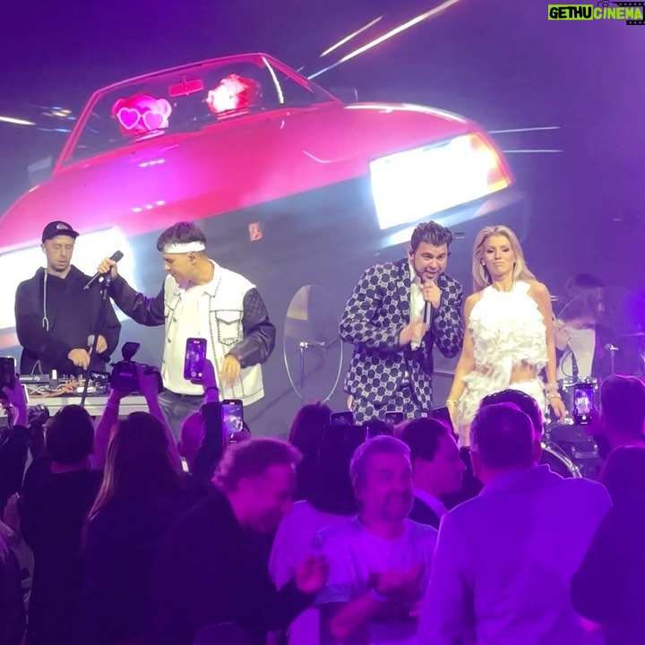 Zarina Golubtsova Instagram - Гала ужин на @muztv это было феерично 🦋