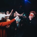 Zarina Golubtsova Instagram - Как вы уже поняли я редко обновляю ленту инстаграмма и снимаю сторис..Я не блогер и не хочу им быть ,этим человеком который снимает себя с самого утра и до ночи .Мне говорят подписчикам интересно следить за тобой снимай о себе все подряд .а я не всегда подряд такая хорошая ,добрая и веселая где шучу постоянно ..не всегда ...может разочаруй вас ,но я плакса ,я обидчивая рева-корова ..Меня когда в комментариях обижают я не отвечаю, типо мимо пропустила а сама реву ,неприятно ,ну толстенькая ,я же не мешаю никому из за этого чужие жизни не портятся ,только мне сложнее .Почему такие злые бывают..Я люблю людей ,они все такие разные такие интересные ,смеются по разному и грустят по разным причинам )Любимые ,худые вы или толстенькие ,обеспеченные вы или с трудностями ,добрые или злюки ,всех нас объединяет одно ЛЮБОВЬ! Какое самое важное для вас качество в человек?