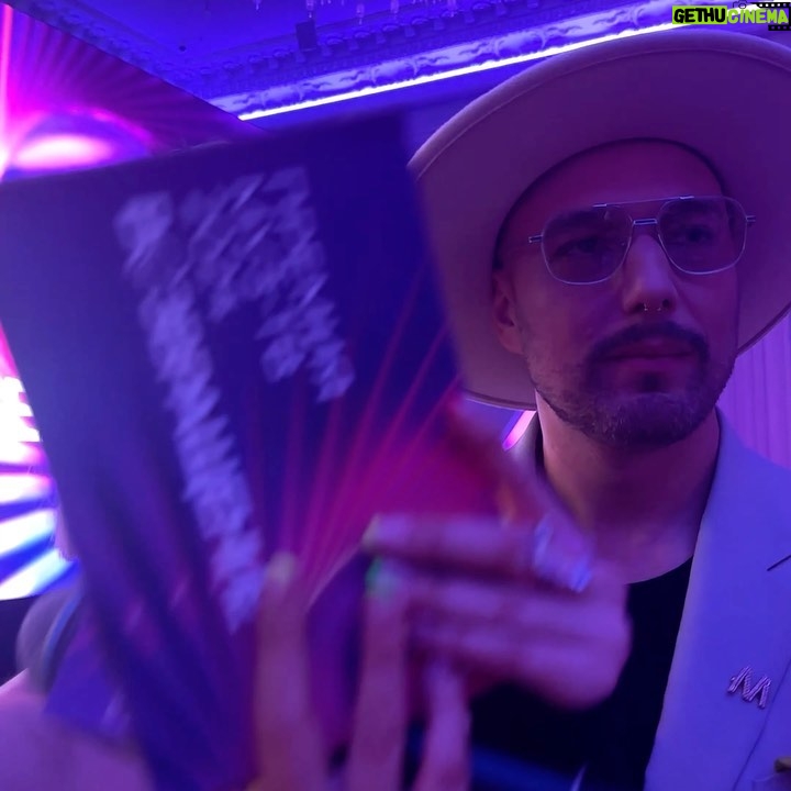 Zarina Golubtsova Instagram - Гала ужин на @muztv это было феерично 🦋