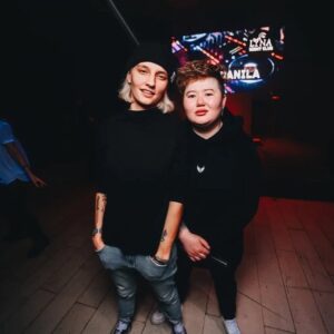 Zarina Golubtsova Instagram - Как вы уже поняли я редко обновляю ленту инстаграмма и снимаю сторис..Я не блогер и не хочу им быть ,этим человеком который снимает себя с самого утра и до ночи .Мне говорят подписчикам интересно следить за тобой  снимай о себе все подряд .а я не всегда подряд такая хорошая ,добрая и веселая где шучу постоянно ..не всегда ...может разочаруй вас ,но я плакса ,я обидчивая рева-корова ..Меня когда в комментариях обижают я не отвечаю, типо мимо пропустила а сама реву ,неприятно ,ну толстенькая ,я же не мешаю никому из за этого чужие жизни не портятся ,только мне сложнее .Почему такие злые бывают..Я люблю людей ,они все такие разные такие интересные ,смеются по разному и грустят по разным причинам )Любимые ,худые вы или толстенькие ,обеспеченные вы или с трудностями ,добрые или злюки ,всех нас объединяет одно ЛЮБОВЬ! 
Какое самое важное для вас качество в человек?