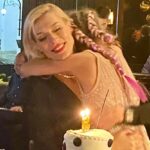 Zeta Douka Instagram - Η αγκαλιά που χωράει όλο τον κόσμο! ❤️ #worldhugday #hugs #thalia