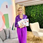 Zeta Douka Instagram - Χίλια χρώματα σου δίνω για να φτιάξουμε έναν κόσμο μαγικό. Έναν κόσμο που ξυπνάει Έναν κόσμο που γελάει Και σου λέει όπως εγώ Σε θαυμάζω , σ´αγαπώ! 🌈🌈🌈 Οι στίχοι του τραγουδιού «Έλλα&Αλλυ- Είσαι φίλη μου» , Που είναι βασισμένο στο ομώνυμο βιβλίο που κυκλοφορεί από τις εκδόσεις @keybooksgr , Αφιερώνονται σε όλους τους ανθρώπους που νιώθουν τις δυνάμεις και τις αντοχές τους να δοκιμάζονται καθημερινά, πηγαίνοντας κόντρα σε αντιλήψεις και στερεότυπα που τόσο βασανίζουν την ανθρώπινη φύση. Ο κόσμος αλλάζει, Ας παραμείνουμε δυνατοί και αισιόδοξοι! 💪💜🌈 Για παραγγελίες των βιβλίων 👉 link in bio #books #changetheworld #bethechangeyouwanttoseeintheworld #diversity #friendship #womenempowerment #freedom #peace