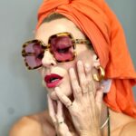 Zeta Douka Instagram - Σε πολύ λίγο καιρό από τώρα , να ξέρετε ότι θα «έχω κάτι να πω»… Μείνετε συντονισμένοι! Θα γίνει χαμός! 🤭 #ehokatinapo #newmovie #loading