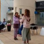 Zeta Douka Instagram - Χίλια χρώματα σου δίνω για να φτιάξουμε έναν κόσμο μαγικό. Έναν κόσμο που ξυπνάει Έναν κόσμο που γελάει Και σου λέει όπως εγώ Σε θαυμάζω , σ´αγαπώ! 🌈🌈🌈 Οι στίχοι του τραγουδιού «Έλλα&Αλλυ- Είσαι φίλη μου» , Που είναι βασισμένο στο ομώνυμο βιβλίο που κυκλοφορεί από τις εκδόσεις @keybooksgr , Αφιερώνονται σε όλους τους ανθρώπους που νιώθουν τις δυνάμεις και τις αντοχές τους να δοκιμάζονται καθημερινά, πηγαίνοντας κόντρα σε αντιλήψεις και στερεότυπα που τόσο βασανίζουν την ανθρώπινη φύση. Ο κόσμος αλλάζει, Ας παραμείνουμε δυνατοί και αισιόδοξοι! 💪💜🌈 Για παραγγελίες των βιβλίων 👉 link in bio #books #changetheworld #bethechangeyouwanttoseeintheworld #diversity #friendship #womenempowerment #freedom #peace