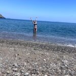 Zeta Douka Instagram - Να κολυμπάς σε καθάρια νερά, με το σώμα και το νου. Να κάνεις καθαρές σκέψεις και να βρίσκεις καθαρούς τρόπους να τις εκφράζεις. Να διεκδικείς καθαρά το δίκιο σου και το δίκιο αυτών που ζητούν την βοήθεια σου για να το εκφράσουν. Να επιμένεις να είσαι καθαρός και έντιμος, ακόμη κι αν παρεξηγείσαι από πολλούς. Αυτοί σίγουρα δεν είναι, όχι απαραίτητα από πρόθεση αλλά από αδυναμία και άγνοια. Να είσαι μεγαλόψυχος και να συγχωρείς όταν δεν θα σε πονάει πια η μικροψυχία . Αυτό θεωρώ φώτιση. Όλα τα άλλα είναι συμβάσεις.. #clarity #light #followthelight