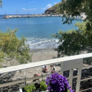 Zeta Douka Instagram - Χρόνια πολλά σε όλους! 
Ανάσταση στην καρδιά και τα μυαλά μας 🙏🏻🦋

#easter #astypalaia #family #friends