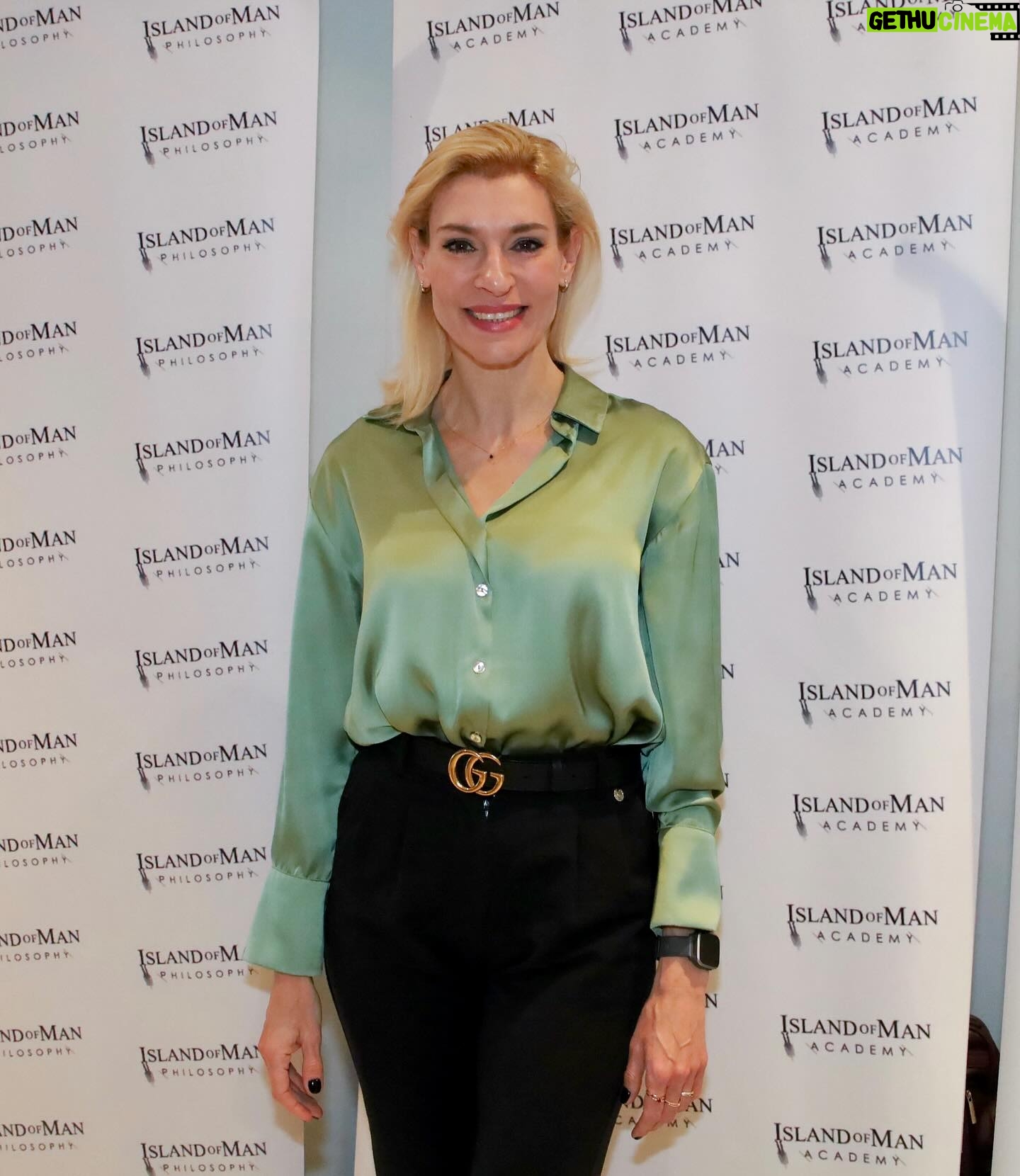 Zeta Douka Instagram - Χθες συμμετείχα στο 2ο Φεστιβάλ Αλήθειας που διοργανώθηκε με μεγάλη επιτυχία από το Νικόλα Σμυρνάκη στο Πολιτιστικό κέντρο του Δήμου Μοσχάτου. Είχα την χαρά να συνευρεθώ με σπουδαίους ανθρώπους, ο καθένας από τους οποίους , καταθέτοντας την αλήθεια και τις αξίες που διέπουν τη ζωή του, Προσθέτει ενα σημαντικό Κομμάτι στο παζλ της προσφοράς στην κοινωνία. Είναι τεράστια χαρά να συναντάς ανθρώπους με τους οποίους μπορείς να συμπλεύσεις, Να ονειρευτείς και να ξεκουράσεις την ψυχή σου. Τα έσοδα από τις πωλήσεις των βιβλίων του @nicolasmyrnakis , Διατέθηκαν για την ενίσχυση του @ioannapaliospiroufoundation . Εις το επανιδείν! @nicolasmyrnakis @paliospirou.joanna @yorgoskaramihos @schoolmarius @ayachak.kastanakis @dimitrisdimitriadis_ @alexandra_bounatsa #festival #truth #love #happiness #values #principles #respect