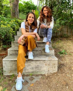 Zeynep Beşerler Instagram - Normalleşme sureci içinde gayet normaliz bence,kardesimle de bu kadar olsun 😅 @deryabeserler5 #kardes