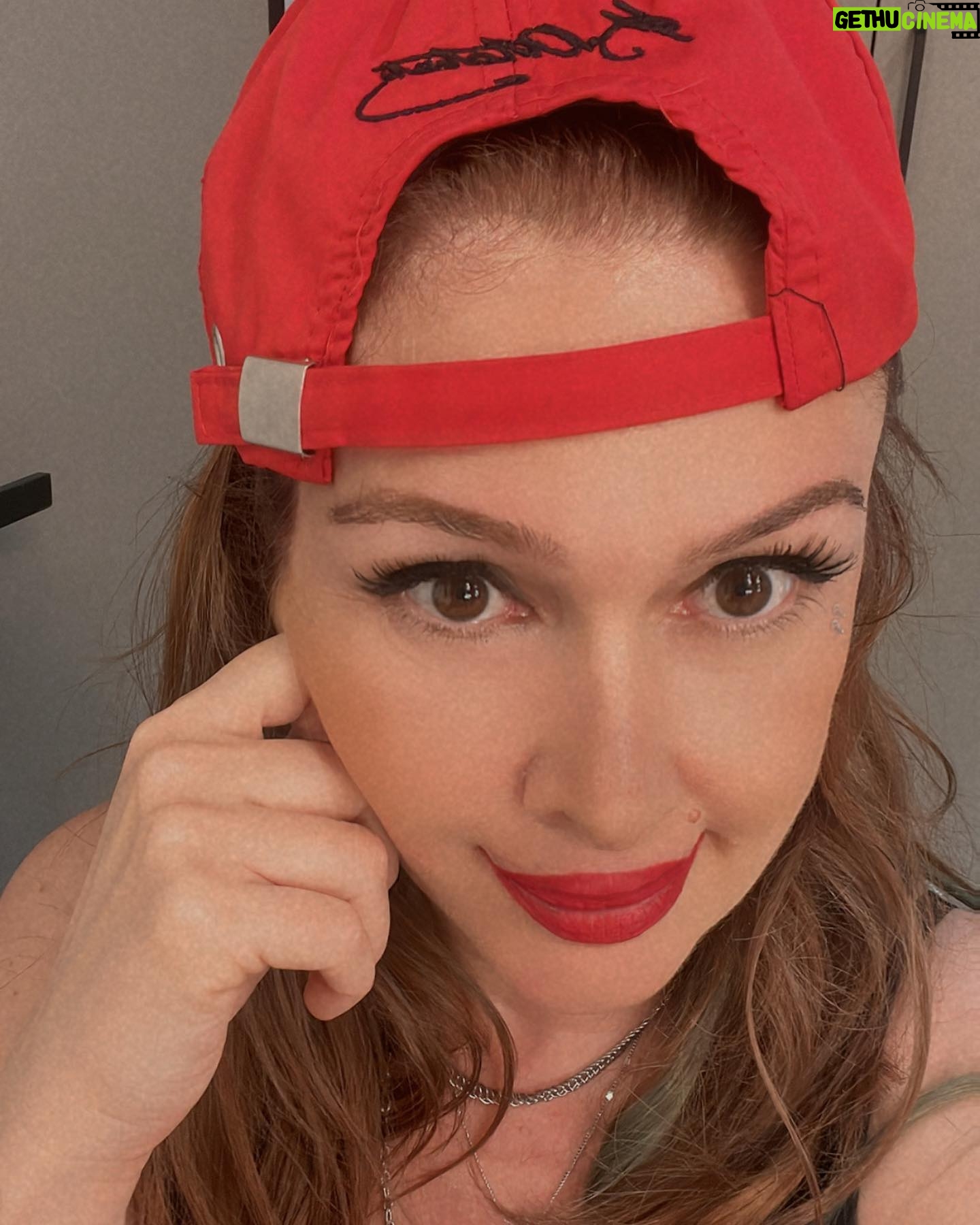 Zeynep Gülmez - 3 Likes - Atatürk şapkaları linki - profilimde
@blueeyes_ataturk