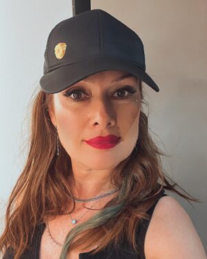 Zeynep Gülmez Instagram - Atatürk şapkaları linki - profilimde 
@blueeyes_ataturk
