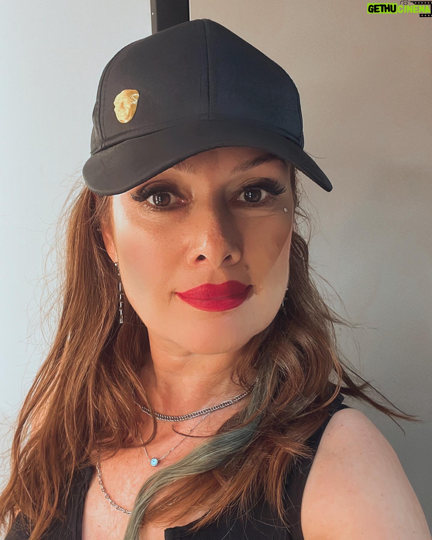 Zeynep Gülmez - 3 Likes - Atatürk şapkaları linki - profilimde
@blueeyes_ataturk