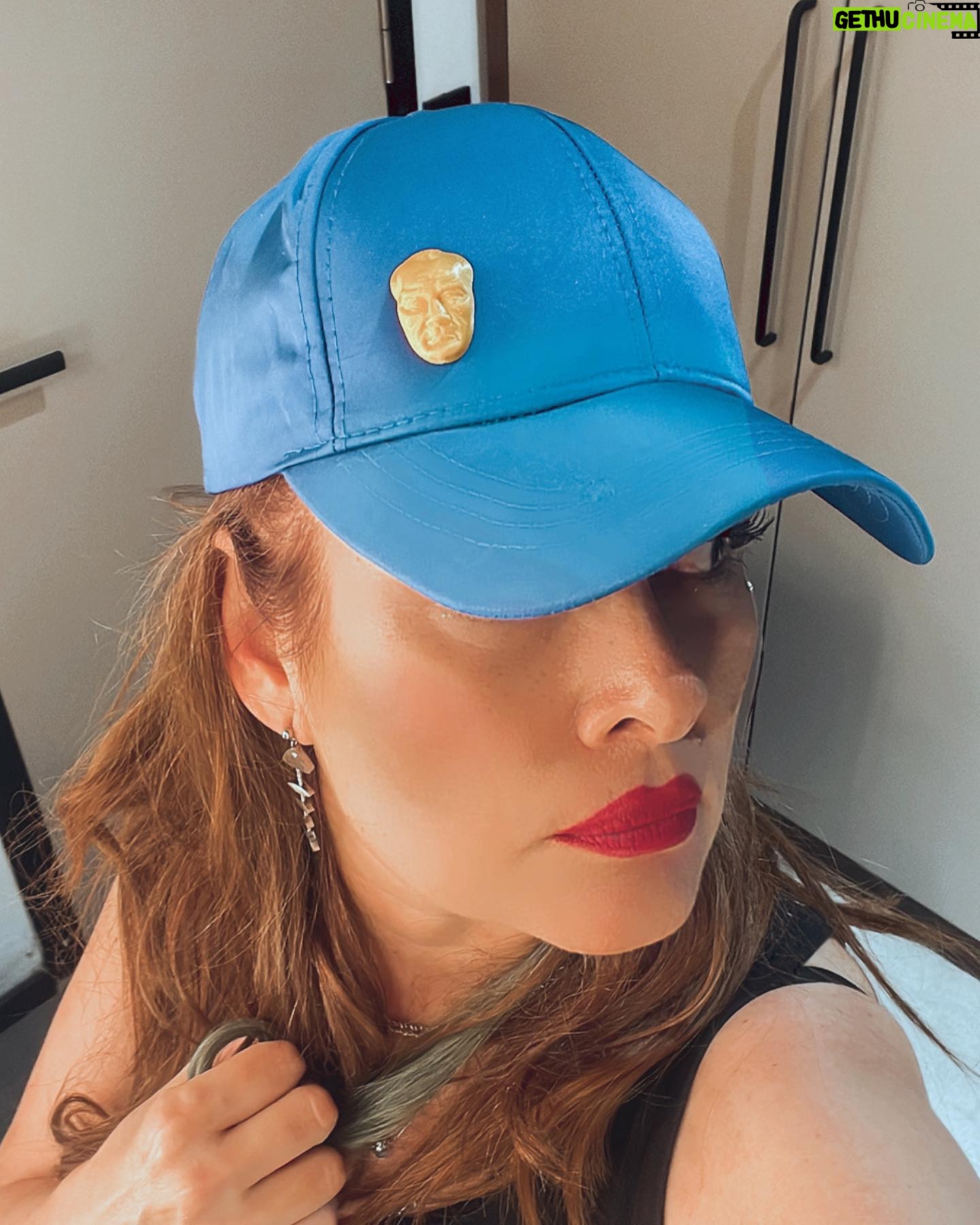 Zeynep Gülmez - 3 Likes - Atatürk şapkaları linki - profilimde
@blueeyes_ataturk