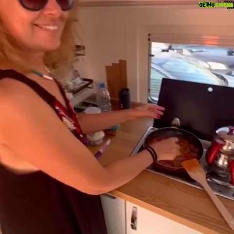 Zeynep Gülmez - 3 Likes - Midilliye karşı kız kıza karavan tatili🚐
