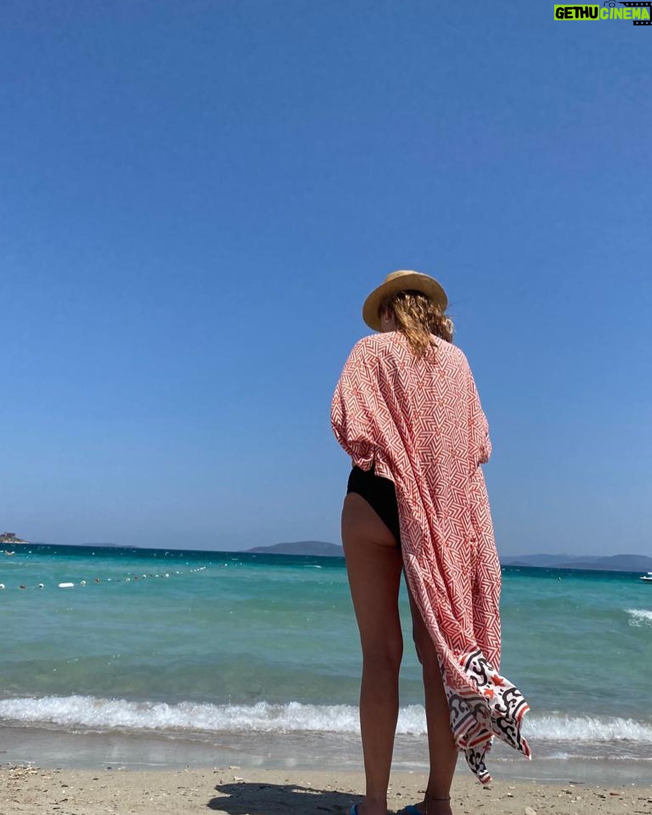 Zeynep Gülmez - 3 Likes - Tatil günlüklerine devam 🧚🏽