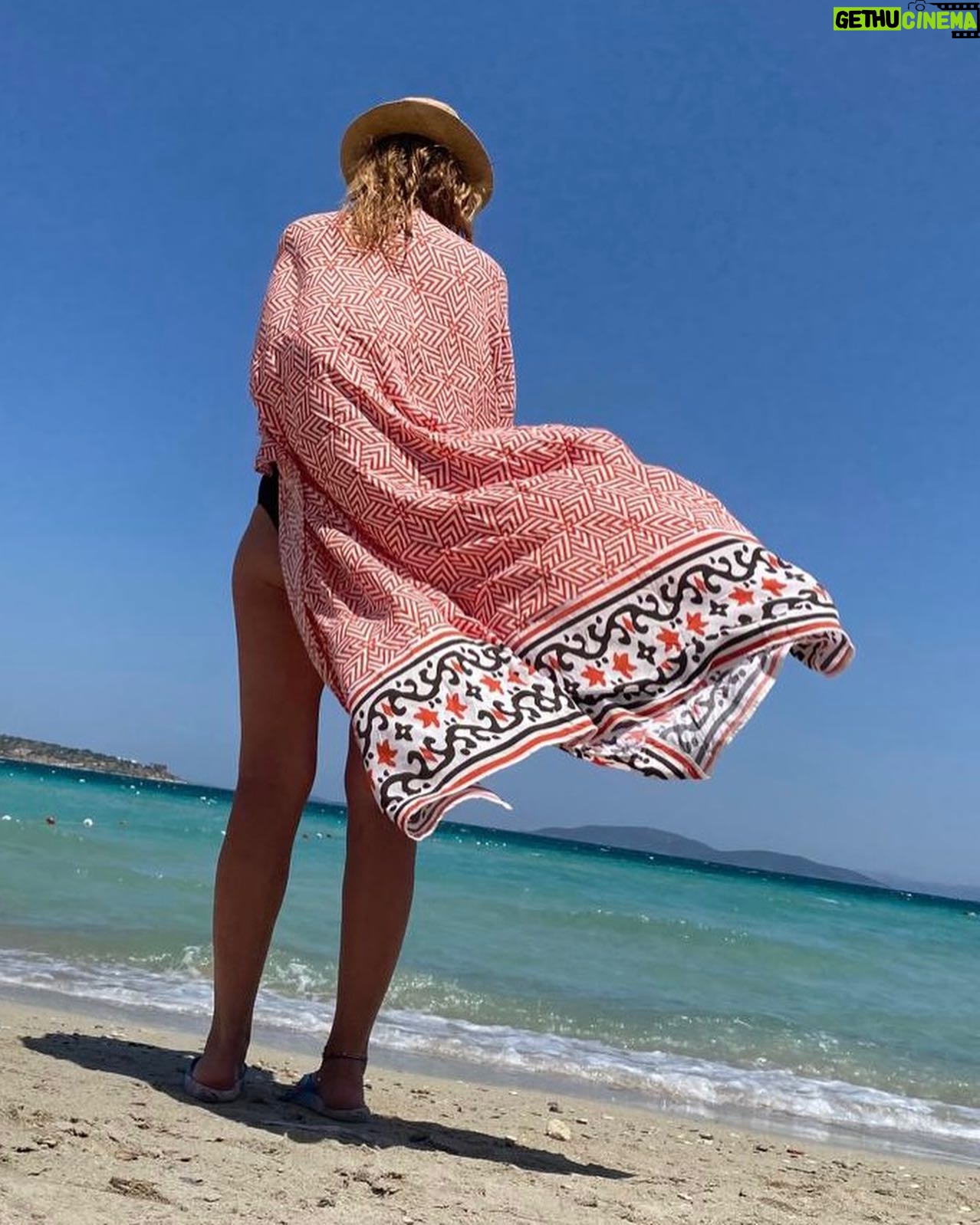 Zeynep Gülmez - 3 Likes - Tatil günlüklerine devam 🧚🏽