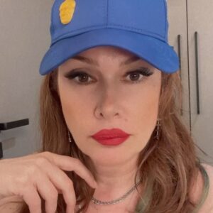 Zeynep Gülmez Instagram - Atatürk şapkaları linki - profilimde 
@blueeyes_ataturk