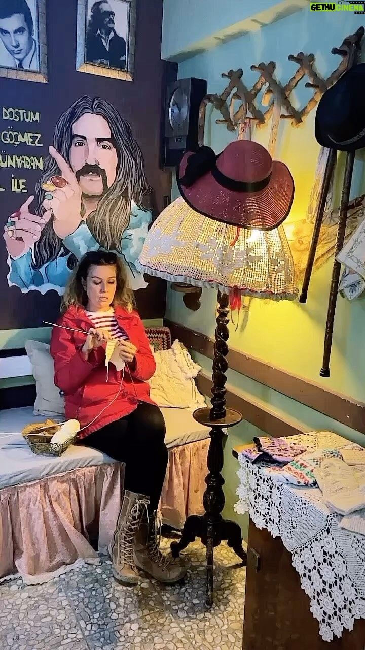 Zeynep Gülmez - 3 Likes - Story de kalmasın dendi … gelsin #nostalji ;)